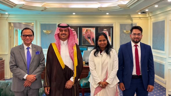 Sri Lankan Ambassador Ameer Ajwad Meets with Saudi Deputy Minister for Laws and International Cooperation – photograph/notice 2